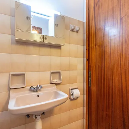 Mires House Side Ground Floor 4 דירה