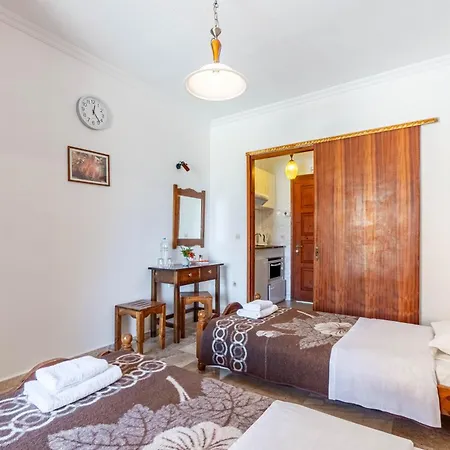 Mires House Side Ground Floor 4 דירה