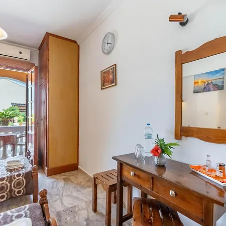 Mires House Side Ground Floor 4 *