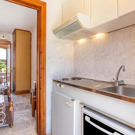 Mires House Side Ground Floor 4 Daire