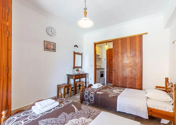 Mires House Side Ground Floor 4 شقة