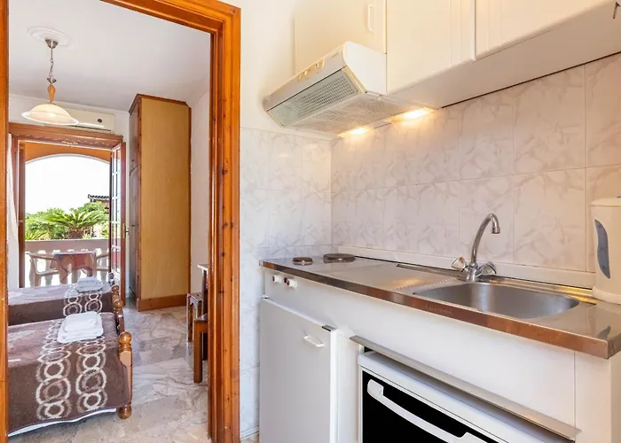 Mires House Side Ground Floor 4 Apartament *